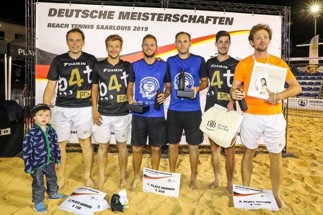 Benjamin BLANK und Tobias NOTTER (Deutsche Vize-Meister 2019), Manuel RINGLSTETTER und Benjamin RINGLSTETTER (Deutsche Meister 2019), Oliver WAGNER und Hauke GROSSE HOLTHAUS (3. Platz), Beach Tennis, Deutsche Meisterschaften und ITF Beach Tennis Saarlouis 2019, Kleiner Markt in Saarlouis, 23.08.2019,