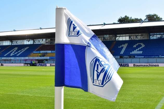 GER, 3.FBL, SV Meppen vs. FC Carl Zeiss Jena 24.08.2019, Hänsch-Arena, Meppen, GER, SV Meppen vs. FC Carl Zeiss Jena DFL regulations prohibit any use of photographs as image sequences and or quasi-video im Bild Eckfahne vom SV Meppen. Feature Symbol Symbolfoto charakteristisch Detail