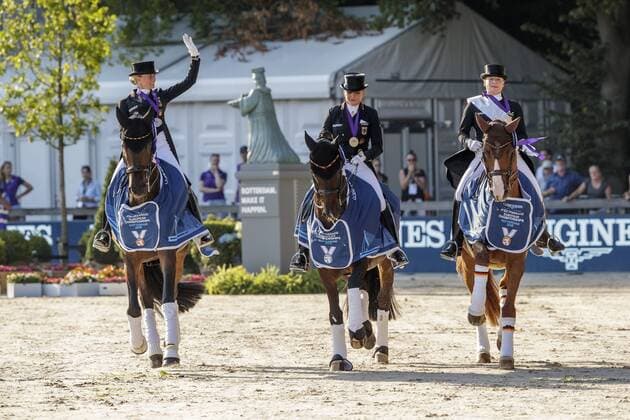 Bilder des Jahres 2019, Sport 08 August Sport Bilder des Tages Rotterdam - Europameisterschaft Dressur, Springen und Para-Dressur 2019, VON BREDOW-WERNDL Jessica (GER), TSF Dalera BB, SCHNEIDER Dorothee (GER), Showtime FRH, WERTH Isabell (GER), Bella Rose 2 Rotterdam - Europameisterschaft Dressur, Springen und Para-Dressur 2019 Medal ceremony: Dressage Individual - Longines FEI Dressage European Championship, EM, Europameisterschaft Grand Prix Freestyle Grand Prix Kür 24. August 2019 Â© - *** Rotterdam European Championship Dressage, Show Jumping and Para Dressage 2019, VON BREDOW WERNDL Jessica GER , TSF Dalera BB, SCHNEIDER Dorothee GER , Showtime FRH, WERTH Isabell GER , Bella Rose 2 Rotterdam European Championship Dressage, Show Jumping and Para Dressage 2019 Medal ceremony Dressage Individual Longines FEI Dressage European Championship Grand Prix Freestyle Grand Prix Freestyle 24 August 2019 Â©