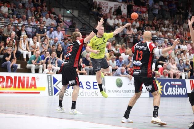 v.l. Valentin Spohn (TuS N-Luebbecke 23), Steffen Kaufmann (DJK Rimpar Woelfe 18), Marko Bagaric (TuS N-Luebbecke 13) GER, Handball, 2. Bundesliga, TuS N-Luebbecke gegen DJK Rimpar Woelfe, 24.08.2019 Luebbecke Copyright: xEIBNER JanxStrohdiekx EP_JSK