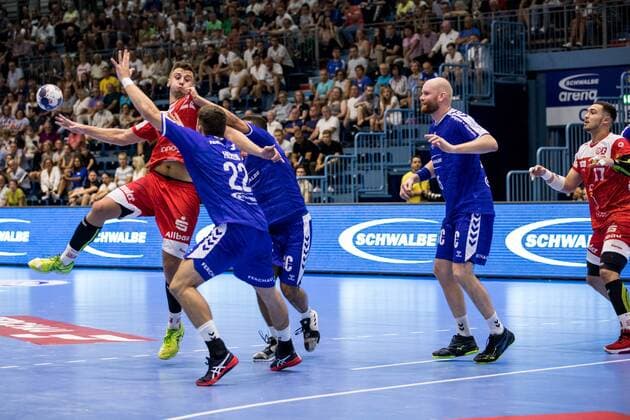 2. Handball-Bundesliga; VfL Gummersbach - TUSEM Essen; 24.08.2019 Dennis Szczesny ( 22, TUSEM Essen), Fynn Herzig ( 22, VfL Gummersbach), 2. Handball-Bundesliga VfL Gummersbach - TUSEM Essen; Gummersbach, Schwalbe arena Copyright: xBEAUTIFULxSPORTS Wunderlx