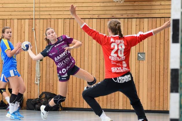 Bo van Wetering (TusSies Metzingen 7) gegen Anja Kreitczick (HC Leipzig 28) im Tor DHB, Handbal, Frauen, Vorbereitung , Turnier , Lotto-Cup, Ludwigsburg, 24.08.2019, Foto:TBaur Eibner 28. Internationales Damen Handballturnier Lotto-Cup Ludwigsburg Copyright: xEIBNER TobiasxBaurx EP_TBR