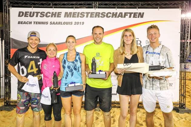 Tobis Notter und Sarah Bolsmann (Vizemeister 2019), Mareike Biglmaier und Benjamin Ringlstetter (Deutsche Meister 2019), Sophie Schmidt und Pit Grosse-Wilde, Deutsche Meisterschaften im Beach Tennis 2019 - Finale Mixed, Kleiner Markt in Saarlouis, 24.08.2019,