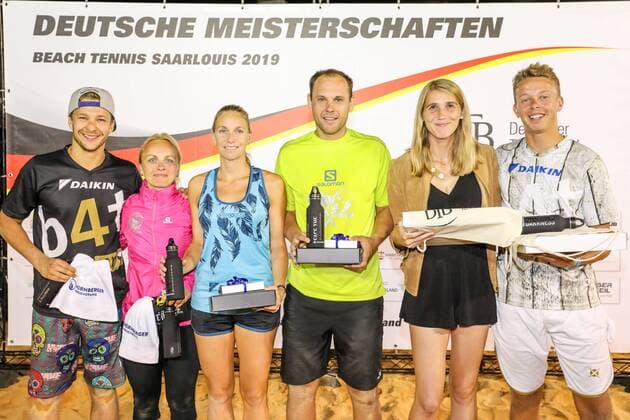 Tobis Notter und Sarah Bolsmann (Vizemeister 2019), Mareike Biglmaier und Benjamin Ringlstetter (Deutsche Meister 2019), Sophie Schmidt und Pit Grosse-Wilde, Deutsche Meisterschaften im Beach Tennis 2019 - Finale Mixed, Kleiner Markt in Saarlouis, 24.08.2019,