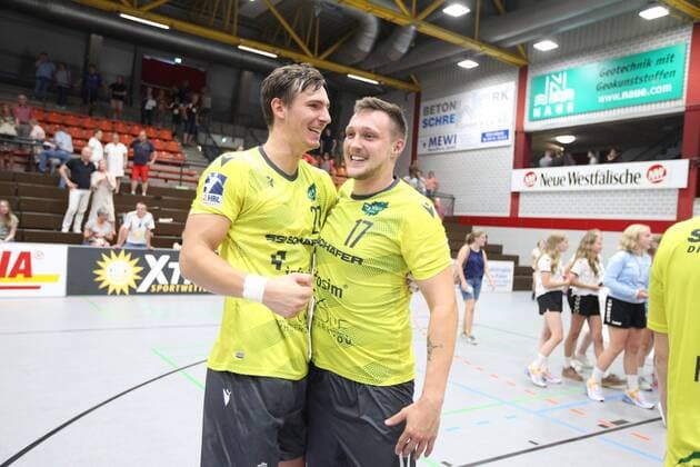 Philipp Meyer (DJK Rimpar Woelfe 27) und Patrick Schmidt (DJK Rimpar Woelfe 17)(rechts) GER, Handball, 2. Bundesliga, TuS N-Luebbecke gegen DJK Rimpar Woelfe, 24.08.2019 Luebbecke Copyright: xEIBNER JanxStrohdiekx EP_JSK