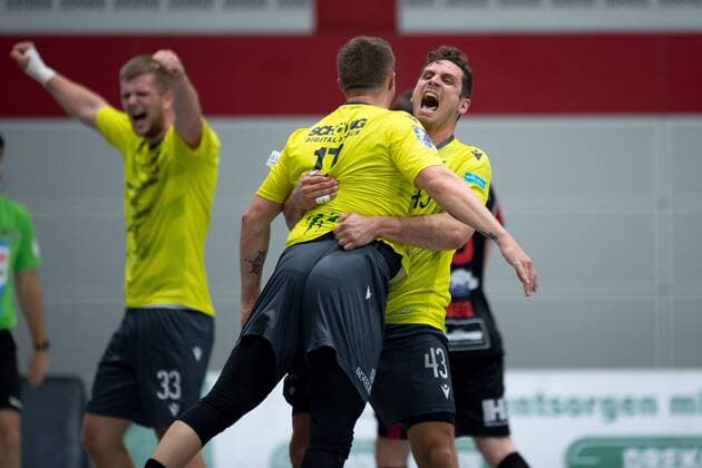 Lübbecke, Deutschland 24.08.2019: 2. Handball-Bundesliga - 2019 2020 - TuS-N-Lübbecke vs. DJK Rimpar Wölfe (L-R) Michael Schulz (Rimpar), Patrick Schmidt (Rimpar), Benedikt Brielmeier (Rimpar) Lübbecke Nordrhein-Westfalen Deutschland Merkur Arena