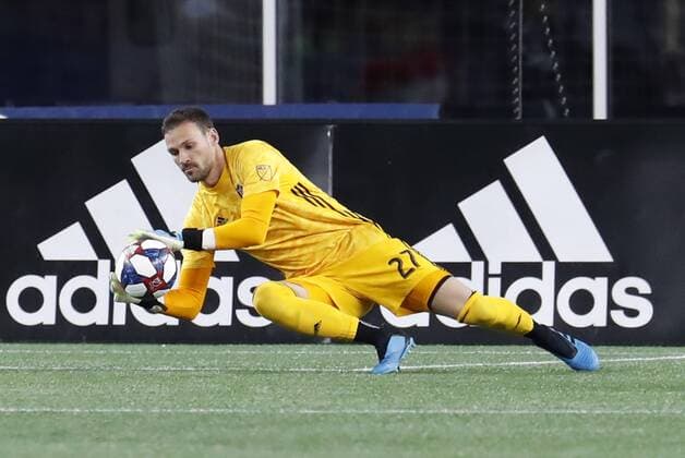 FOXBOROUGH, MA - AUGUST 24: Chicago Fire goalkeeper Kenneth Kronholm (24) makes a save during a match between the New England Revolution and the Chicago Fire on August 24, 2019, at Gillette Stadium in Foxborough, Massachusetts. (Photo by Fred Kfoury III Icon Sportswire) SOCCER: AUG 24 MLS, Fussball Herren, USA - Chicago Fire at New England Revolution Icon482190824007