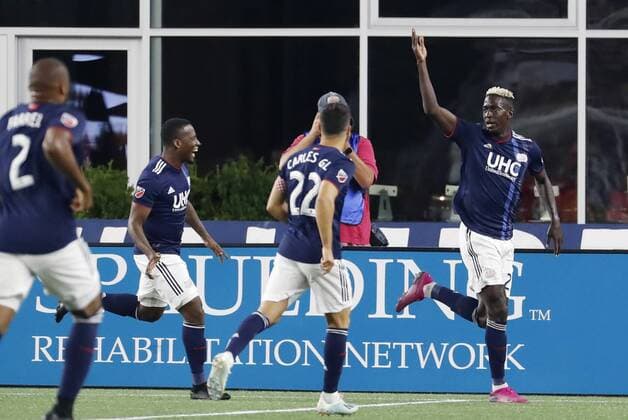 FOXBOROUGH, MA - AUGUST 24: Teammates rush to congratulate New England Revolution midfielder Wilfried Zahibo (23) on his goal during a match between the New England Revolution and the Chicago Fire on August 24, 2019, at Gillette Stadium in Foxborough, Massachusetts. (Photo by Fred Kfoury III Icon Sportswire) SOCCER: AUG 24 MLS, Fussball Herren, USA - Chicago Fire at New England Revolution Icon482190824009