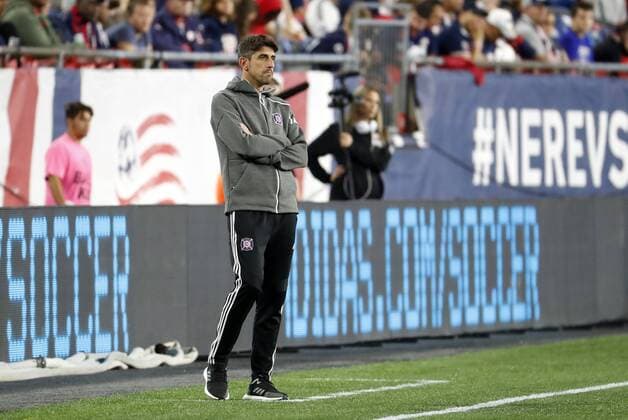 FOXBOROUGH, MA - AUGUST 24: Chicago Fire head coach Veljko Paunovic watches during a match between the New England Revolution and the Chicago Fire on August 24, 2019, at Gillette Stadium in Foxborough, Massachusetts. (Photo by Fred Kfoury III Icon Sportswire) SOCCER: AUG 24 MLS, Fussball Herren, USA - Chicago Fire at New England Revolution Icon482190824017