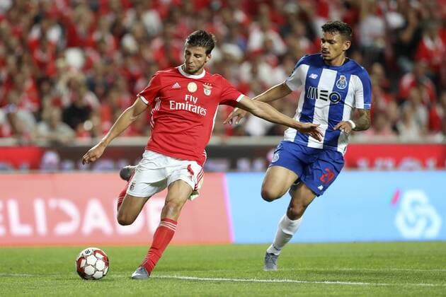 August 24, 2019, Lisbon, Portugal: Ruben Dias of SL Benfica (L) and Tiquinho Soares of FC Porto (R) are seen in action during the League NOS 2019 20 football match between SL Benfica and FC Porto in Lisbon. SL Benfica vs FC Porto in Lisbon, Portugal - 24 Aug 2019 - ZUMAs197 20190824_zaa_s197_374 Copyright: xDavidxMartinsx