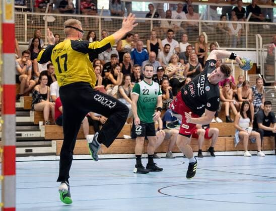 24.08.2019 - Handball - Saison 2019 2020 - 3. Liga: HC Erlangen HCE U23 - TV Hochdorf - ThHa - Stefan Bauer (9, HC Erlangen II ) ?? Thomas Bolling (17, TV Hochdorf )