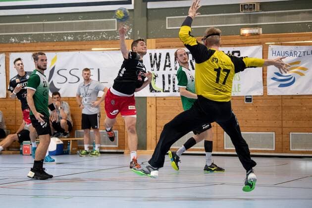 24.08.2019 - Handball - Saison 2019 2020 - 3. Liga: HC Erlangen HCE U23 - TV Hochdorf - ThHa - Ferdinand Neuß (6, HC Erlangen II ) Thomas Bolling (17, TV Hochdorf )