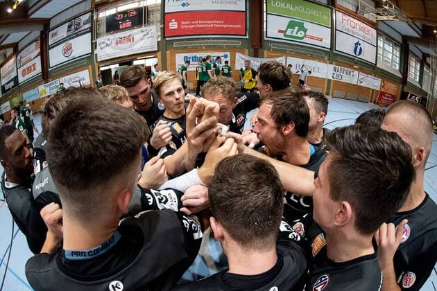 24.08.2019 - Handball - Saison 2019 2020 - 3. Liga: HC Erlangen HCE U23 - TV Hochdorf - ThHa - Jubel Freude Teamkreis