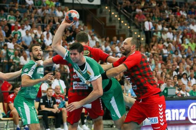 DHfK - Fuechse Berlin Handball Leipzig, 25.08.2019, Arena Leipzig, Handball, 1. Bundesliga, 1. Spieltag , SC DHfK - Füchse Berlin , Im Bild v.l.: Marko Mamic (22, Leipzig) und Michael Müller Mueller (25, Füchse Berlin) ,