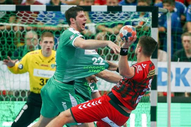 DHfK - Fuechse Berlin Handball Leipzig, 25.08.2019, Arena Leipzig, Handball, 1. Bundesliga, 1. Spieltag , SC DHfK - Füchse Berlin , Im Bild v.l.: Marko Mamic (22, Leipzig) und Fabian Wiede (3, Füchse Berlin) ,