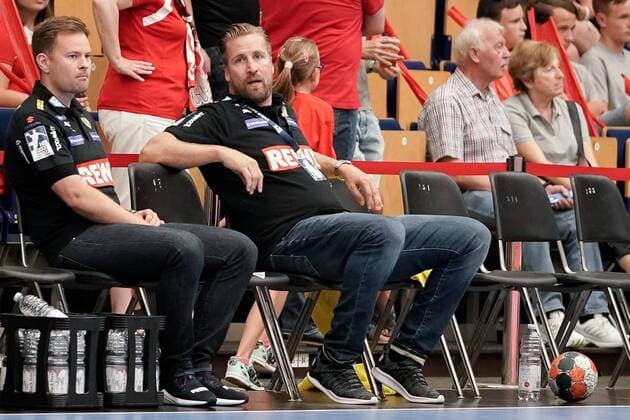 v.li.: Kristjan Andresson (Trainer, Cheftrainer, RNL) und Oliver Roggisch (Sportlicher Leiter, RNL), 25.08.2019, Ludwigshafen am Rhein, Handball, Bundesliga, TSG Ludwigshafen-Friesenheim (Die Eulen) - Rhein-Neckar Löwen