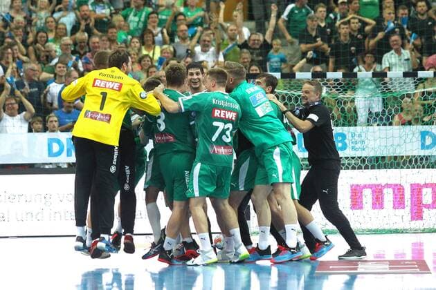 SC DHfK Leipzig vs. Fuechse Berlin, Liqui Moly HBL, 25.08.19 Handball, 1. Bundesliga, Saison 2019 2020, 1. Spieltag: SC DHfK Leipzig vs. Fuechse Berlin am 25.08.19 in der Arena Leipzig. Im Bild: DHfK, Sieg, Jubel, Team, Mannschaft, Kreis Copyright: xBEAUTIFULxSPORTS JanxKaeferx