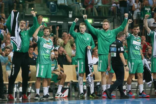 DHfK - Fuechse Berlin Handball Leipzig, 25.08.2019, Arena Leipzig, Handball, 1. Bundesliga, 1. Spieltag , SC DHfK - Füchse Berlin 24:23 (10:14) , Im Bild: Spieler des SC DHfK jubeln ,