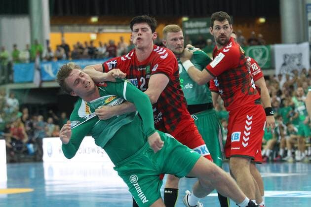 SC DHfK Leipzig vs. Fuechse Berlin, Liqui Moly HBL, 25.08.19 Handball, 1. Bundesliga, Saison 2019 2020, 1. Spieltag: SC DHfK Leipzig vs. Fuechse Berlin am 25.08.19 in der Arena Leipzig. Im Bild: foul an Franz SEMPER ( 3, SC DHfK Leipzig) durch Simon Ernst ( 2, Fuechse Berlin) Copyright: xBEAUTIFULxSPORTS JanxKaeferx