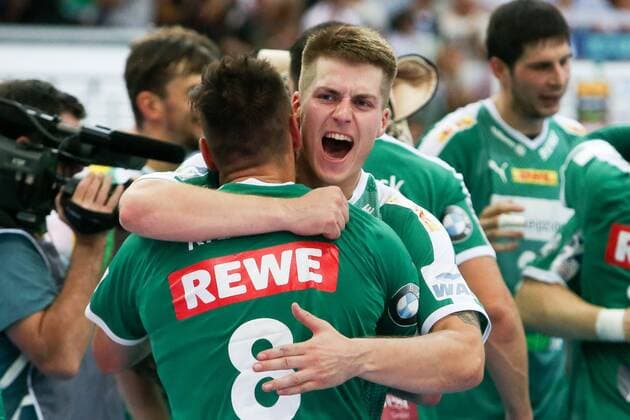 DHfK - Fuechse Berlin Handball Leipzig, 25.08.2019, Arena Leipzig, Handball, 1. Bundesliga, 1. Spieltag , SC DHfK - Füchse Berlin 24:23 (10:14) , Im Bild: Lucas Krzikalla (8, Leipzig) und Viggo Kristjansson Kristjansson (73, Leipzig) bejubeln den Sieg ,