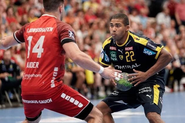 v.li.: Maximilian Haider (Die Eulen, 14), Mads Mensah Larsen (RNL, 22), Aktion, Action, Spielszene, 25.08.2019, Ludwigshafen am Rhein, Handball, Bundesliga, TSG Ludwigshafen-Friesenheim (Die Eulen) - Rhein-Neckar Löwen