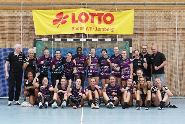 25.08.2019, Deutschland, Ludwigsburg, Handball Lottocup 2019, Finale TuS Metzingen vs. Kurpfalz Bären Ketsch: Turniersieger, Mannschaftsfoto, Jubel, Schlußjubel (TuS)