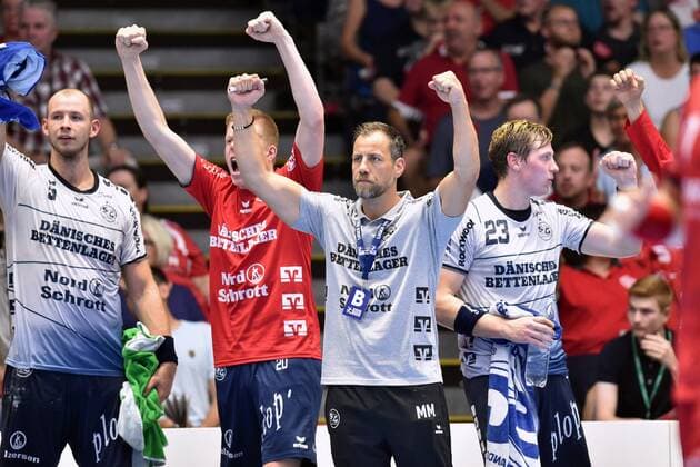 Sport Bilder des Tages Jubel bei Maik Machulla (Trainer SG Flensburg-Handewitt) (M), Goran Sogard Johannessen (R), Simon Hald Jensen (L) , GER, MT Melsungen - SG Flensburg-Handewitt, Handball, 1. Bundesliga Maenner, 25.08.2019, GER, MT Melsungen - SG Flensburg-Handewitt, Handball, 1. Liga Maenner, 25.08.2019 Kassel Copyright: xEIBNER RolandxSippelx EP_RSL