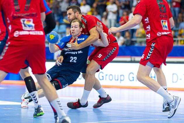 Bietigheim, Deutschland 25. August 2019: 2. BL - 19 20- SG BBM Bietigheim vs. ASV Hamm-Westfalen v. li. im Zweikampf Jonas Link (SG BBM Bietigheim) und Jan Brosch (Hamm) Bietigheim Egetrans Arena Baden-Württemberg Deutschland