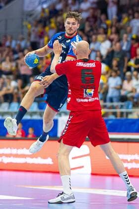 Bietigheim, Deutschland 25. August 2019: 2. BL - 19 20- SG BBM Bietigheim vs. ASV Hamm-Westfalen Vetle Ronningen (SG BBM Bietigheim), Markus Fuchs (Hamm) Bietigheim Egetrans Arena Baden-Württemberg Deutschland