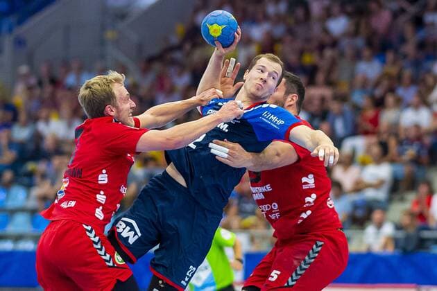 Bietigheim, Deutschland 25. August 2019: 2. BL - 19 20- SG BBM Bietigheim vs. ASV Hamm-Westfalen v.li. David Mirko Spiekermann (Hamm), Jonas Link (SG BBM Bietigheim), Jan Brosch (Hamm) Bietigheim Egetrans Arena Baden-Württemberg Deutschland