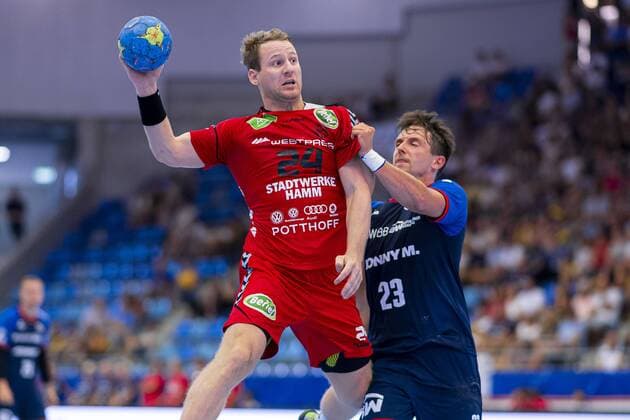Bietigheim, Deutschland 25. August 2019: 2. BL - 19 20- SG BBM Bietigheim vs. ASV Hamm-Westfalen v.li. Merten Krings (Hamm), Jan Asmuth (SG BBM Bietigheim) Bietigheim Egetrans Arena Baden-Württemberg Deutschland
