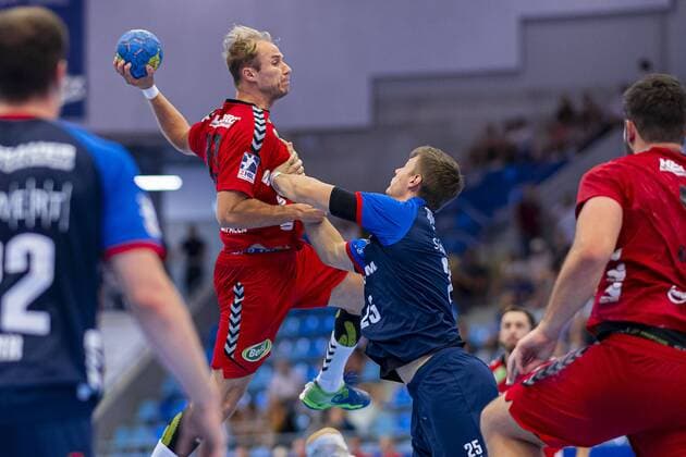Bietigheim, Deutschland 25. August 2019: 2. BL - 19 20- SG BBM Bietigheim vs. ASV Hamm-Westfalen v.li. Stefan Lex (Hamm), Maximilian Trost (SG BBM Bietigheim) Bietigheim Egetrans Arena Baden-Württemberg Deutschland