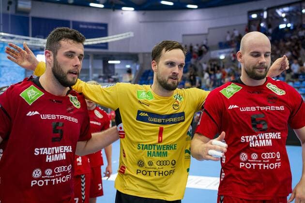 Bietigheim, Deutschland 25. August 2019: 2. BL - 19 20- SG BBM Bietigheim vs. ASV Hamm-Westfalen v.li. Jan Brosch (Hamm), Torhueter Felix Storbeck (Hamm), Markus Fuchs (Hamm) Bietigheim Egetrans Arena Baden-Württemberg Deutschland