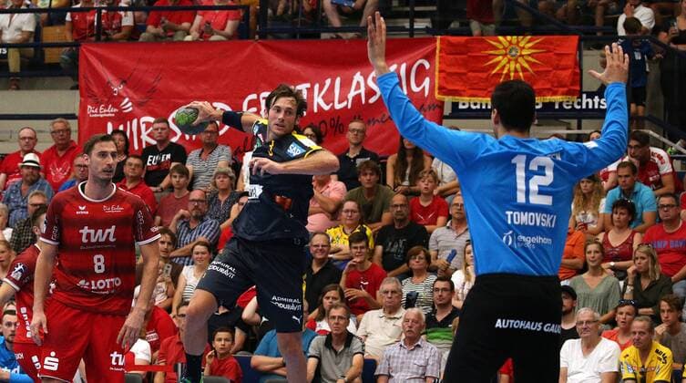 Handball, 1. Bundesliga: Die Eulen Ludwigshafen - Rhein-Neckar-Löwen, 1. Spieltag am 25.08.2019, Saison 2019 20, ZmdZ, Uwe Gensheimer (3, Rhein Neckar Löwen) erzielt einen Treffer gegen Martin Tomovski (12, Torwart Eulen Ludwigshafen), torwurf, torschuss, torjubel, Die Eulen Ludwigshafen - Rhein-Neckar-Löwen