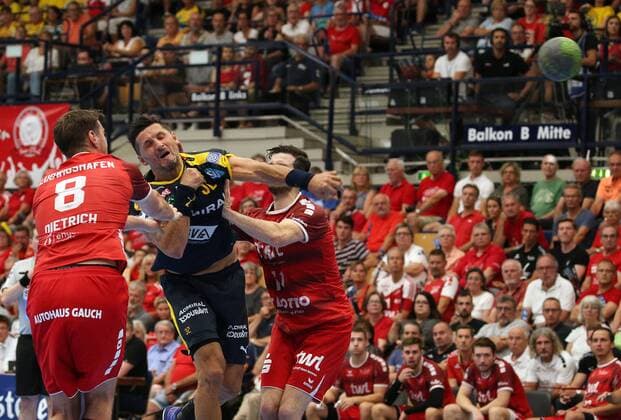 Handball, 1. Bundesliga: Die Eulen Ludwigshafen - Rhein-Neckar-Löwen, 1. Spieltag am 25.08.2019, Saison 2019 20, ZmdZ, Alexander Petersson (32, Rhein Neckar Löwen) erzielt ein tor, torjubel, Die Eulen Ludwigshafen - Rhein-Neckar-Löwen