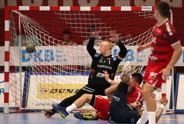 Handball, 1. Bundesliga: Die Eulen Ludwigshafen - Rhein-Neckar-Löwen, 1. Spieltag am 25.08.2019, Saison 2019 20, ZmdZ, Maximilian Haider (14, Eulen Ludwigshafen) erzielt ein tor gegen Mikael Appelgren (1, Torwart, Rhein Neckar Löwen), torwurf, torschuss, torjubel, Die Eulen Ludwigshafen - Rhein-Neckar-Löwen