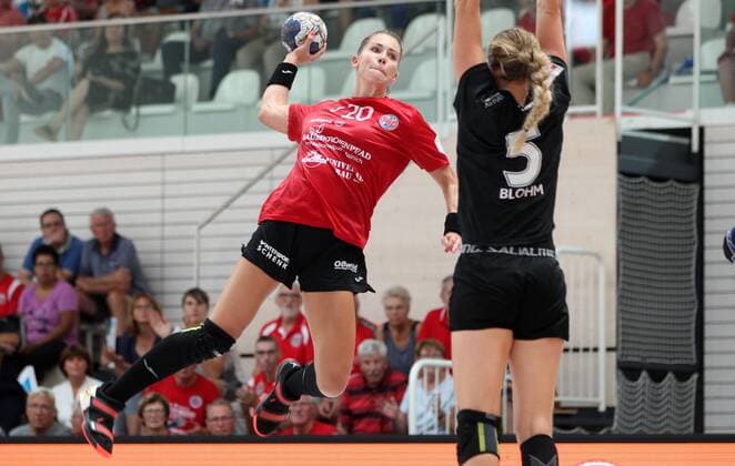 Handball 1. Bundesliga Damen, Saisoneröffnung, THC - Kopenhageb Haandbold 25.08.2019, Erfurt, Riethsporthalle, Handball 1.Bundesliga Damen, Saison 2019 2020, Thüringer Handballclub, Saisoneröffnung Thüringer HC - Kopenhageb Haandbold im Bild Emiliy Bölk (THC) am Ball