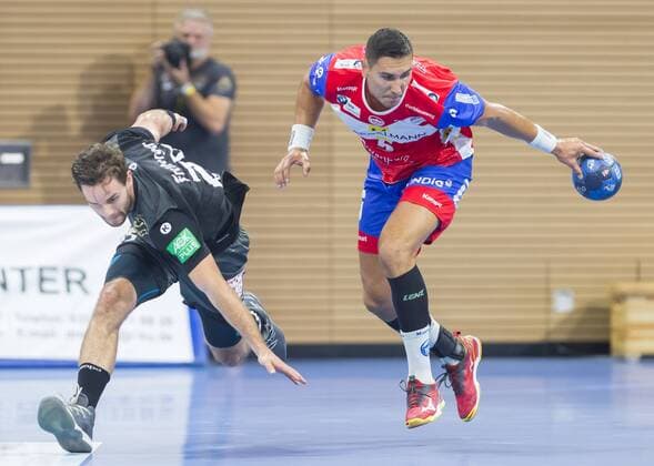 25.8.2019, Dresdens Sebastian Gress (L) und Eisenachs Luka Kikanovic, Handball, 2. Bundesliga, HC Elbflorenz Dresden - ThSV Eisenach 28:26, c