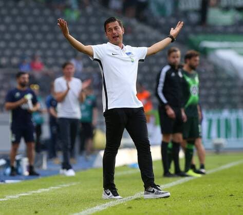 Hertha BSC vs VfL, 1. BL Berlin, 25.08.2019, FUßBALL - Hertha BSC Berlin vs VfL Wolfsburg, 1. BL, Saison 2019 20, Olympiastadion. Bild zeigt: Cheftrainer Ante Covic (Hertha BSC Berlin) lautstark an der Seitenlinie, gestikulierend DFL REGULATIONS PROHIBIT ANY USE OF PHOTOGRAPHS AS IMAGE SEQUENCES AND OR QUASI-VIDEO. Berlin