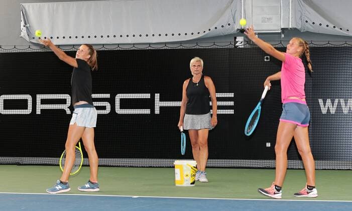 27.08.2019, Deutschland, Stuttgart, Christina Singer trainiert Tennis, linka Anna Gabric, rechts Carmen Schultheiß