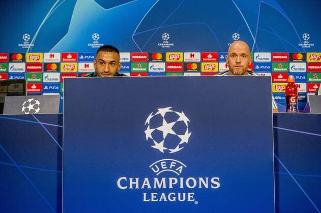 27-08-2019 VOETBAL: TRAINING EN PERSCONFERENTIE AJAX: AMSTERDAM Hakim Ziyech (Ajax) , Erik ten Hag, trainer Ajax Foto: SCS Michel Utrecht xVIxVIxImagesx xSoenarxChamidxsportfotografiexIVx 201314528