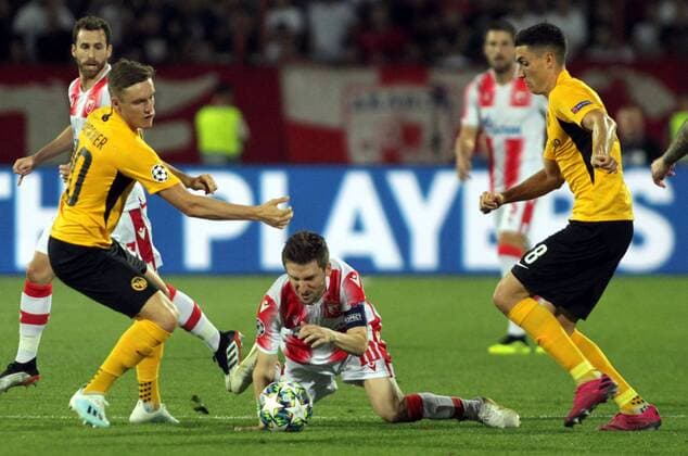Fußball, CL-Quali, Roter Stern Belgrad - BSC Young Boys Bern 27.08.2019 Belgrade(Serbia) FK Crvena Zvezda(Red Star)-BSC Young Boys Champions League play off men s footbal Marko Marin(C)FK Crvena Zvezda(Red Star) between Michael Aebischer(L), Vincent Sierro(R) BSC Young Boys : 