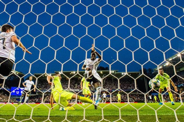 Sport Bilder des Tages 190828 Babajide David Akintola of Rosenborg scores the 1-0 goal during the Champions League play-off match between Rosenborg and Dinamo Zagreb on August 28, 2019 in Trondheim. Photo: Marius Simensen BILDBYRAN Cop 238 bbeng champions league play-off dinamo zagreb football fotball fotboll rosenborg Copyright: MARIUSxSIMENSEN BB190828BB031