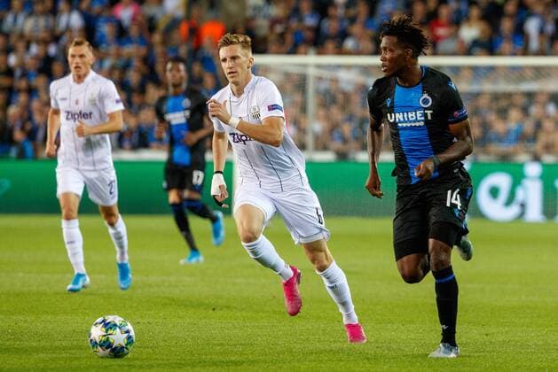 Fußball, CL-Quali, Club Brügge - Linzer ASK LASK s Philipp Wiesinger and Club s David Okereke fight for the ball during a game between Belgian soccer team Club Brugge and Austrian club LASK Linz, Wednesday 28 August 2019 in Brugge, the return match in the play-offs of the UEFA Champions League, after a 0-1 victory of Club in the first leg. KURTxDESPLENTER  x05650816x