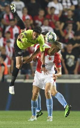Sport Bilder des Tages Fußball, CL Quali, Slavia Prag - CFR Cluj From left MARIO RONDON of CFR and TOMAS SOUCEK of Slavia in action during the Football Champions League 4th qualifying round return match: Slavia Prague vs Cluj-Napoca in Sinobo Stadium, Prague, Czech Republic, August 28, 2019. (CTKxPhoto MichalxKamaryt) CTKPhotoP201908280990801  _KMT6552