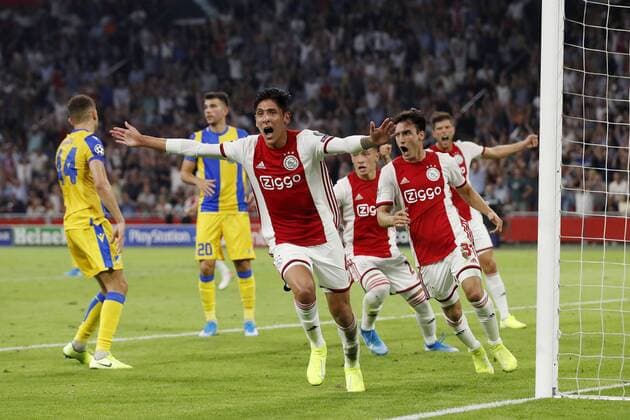 (L-R) Nicholas Ioannou of APOEL FC, Andrija Pavlovic of APOEL FC, Edson Alvarez of Ajax, Lisandro Martinez of Ajax, Nico Tagliafico of Ajax, Klaas Jan Huntelaar of Ajax during the UEFA Champions League play off qualifying second leg match between Ajax Amsterdam and APOEL FC at the Johan Cruijff Arena on August 28, 2019 in Amsterdam, The Netherlands UEFA Champions League 2019 2020 xVIxVIxImagesx xMauricexvanxSteenxIVx 201350875