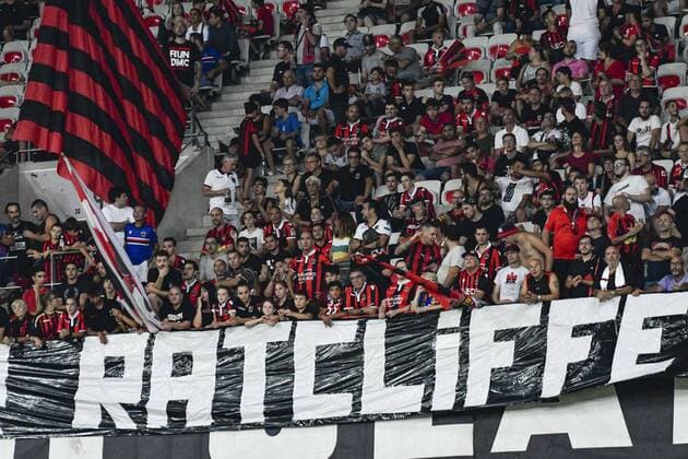 Supporters nicois avec une banderole en l honneur de Jim Ratcliffe FOOTBALL : OGC Nice vs Olympique de Marseille - Ligue 1 Conforama - Nice - 28 08 2019 NorbertScanella PanoramiC 