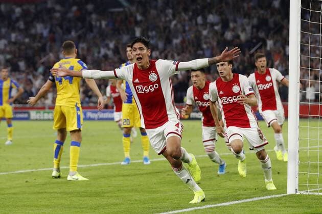 (L-R) Nicholas Ioannou of APOEL FC, Andrija Pavlovic of APOEL FC, Edson Alvarez of Ajax, Lisandro Martinez of Ajax, Nico Tagliafico of Ajax, Klaas Jan Huntelaar of Ajax during the UEFA Champions League play off qualifying second leg match between Ajax Amsterdam and APOEL FC at the Johan Cruijff Arena on August 28, 2019 in Amsterdam, The Netherlands UEFA Champions League 2019 2020 xVIxVIxImagesx xMauricexvanxSteenxIVx 201355445