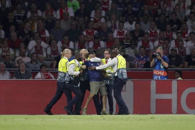 stewards catches a pitch intruder during the UEFA Champions League play off qualifying second leg match between Ajax Amsterdam and APOEL FC at the Johan Cruijff Arena on August 28, 2019 in Amsterdam, The Netherlands UEFA Champions League 2019 2020 xVIxVIxImagesx xMauricexvanxSteenxIVx 201355467