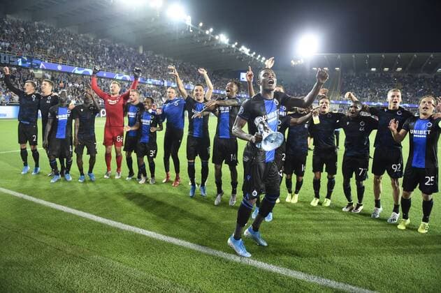 BRUGGE, BELGIUM - AUGUST 28 : Simon Deli defender of Club Brugge celebrates the win with the fans during the Champions League Play-offs 2nd leg match game between Club Brugge and LASK on August 28, 2019 in Brugge, Belgium, 28 08 2019 ( Photo by Philippe Crochet Photonews FOOTBALL : Club Brugge vs LASK - Champions League Play-offs - 28 08 2019 PHOTONEWS PANORAMIC 